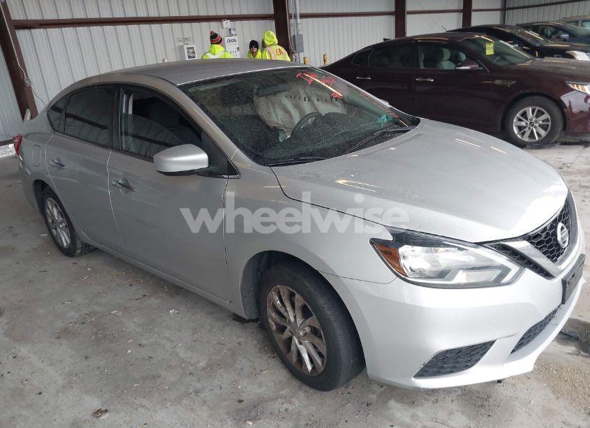 2018 Nissan Sentra SV (VIN 3N1AB7APXJL642798) main photo