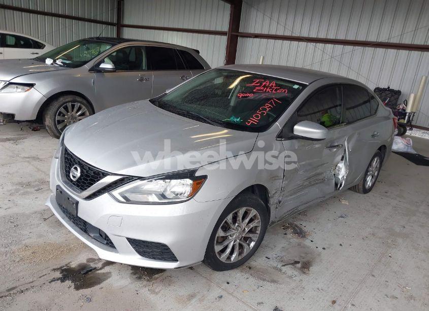 Photo 2 of 2018 Nissan Sentra SV (VIN 3N1AB7APXJL642798)