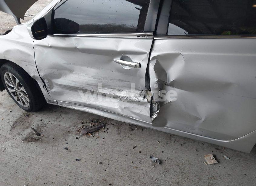Photo 6 of 2018 Nissan Sentra SV (VIN 3N1AB7APXJL642798)