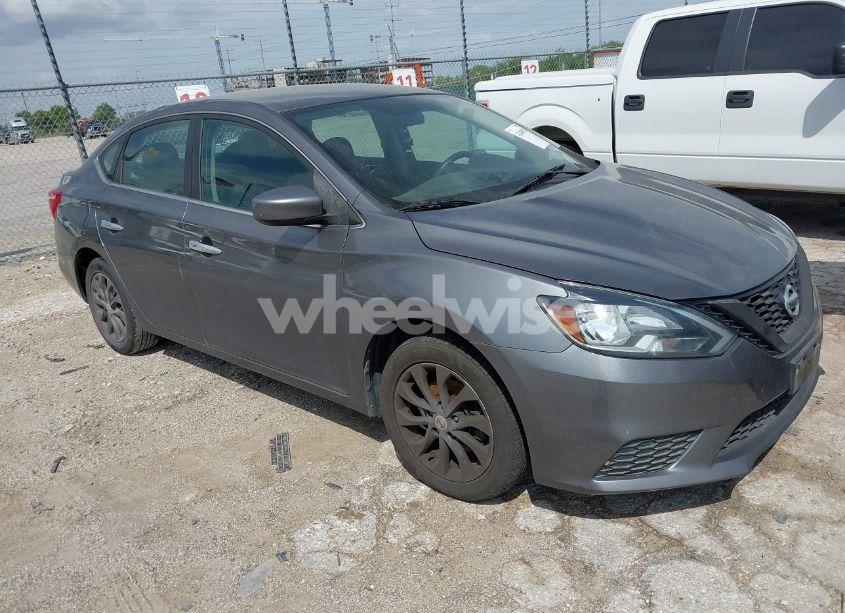 2018 Nissan Sentra SV (VIN 3N1AB7APXJL656572) main photo