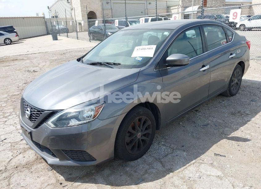 Photo 2 of 2018 Nissan Sentra SV (VIN 3N1AB7APXJL656572)