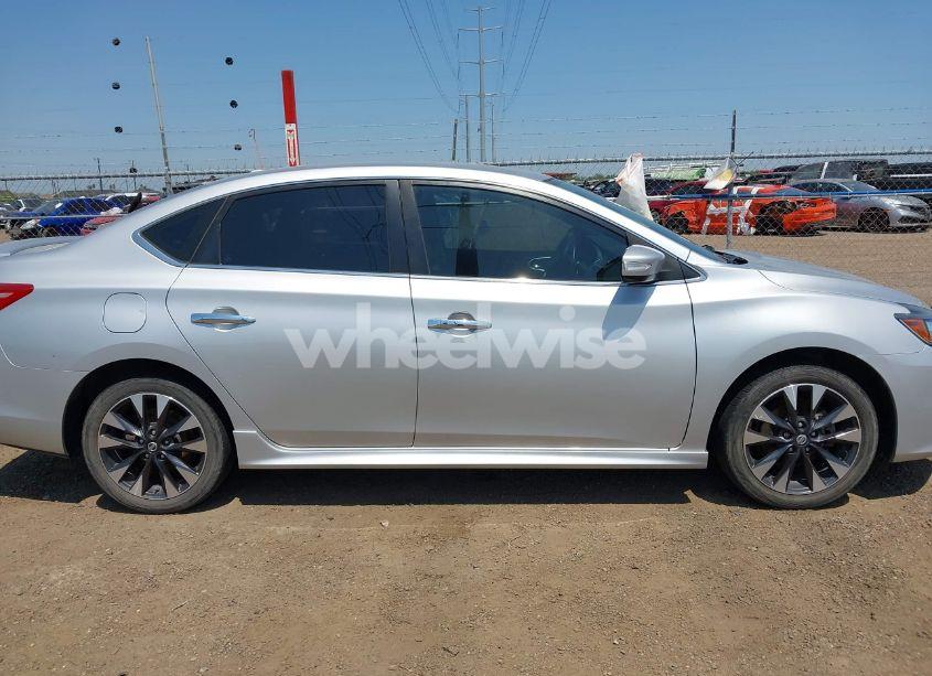 Photo 13 of 2018 Nissan Sentra SR (VIN 3N1AB7APXJY234045)