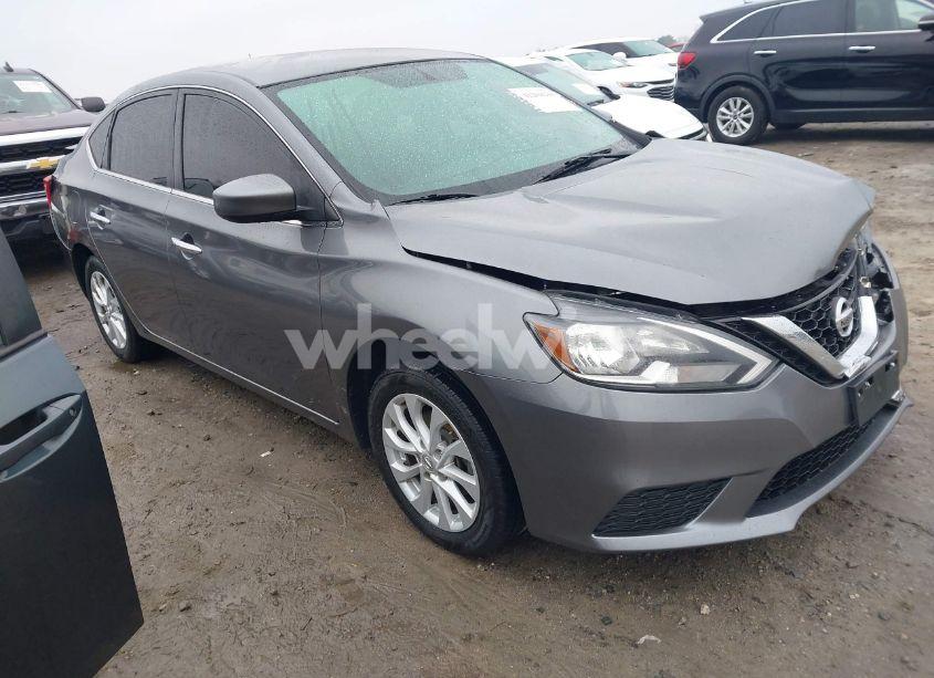 2018 Nissan Sentra SV (VIN 3N1AB7APXJY269751) main photo