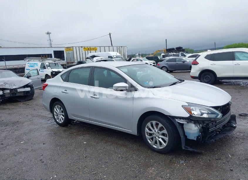 2018 Nissan Sentra SV (VIN 3N1AB7APXJY281477) main photo