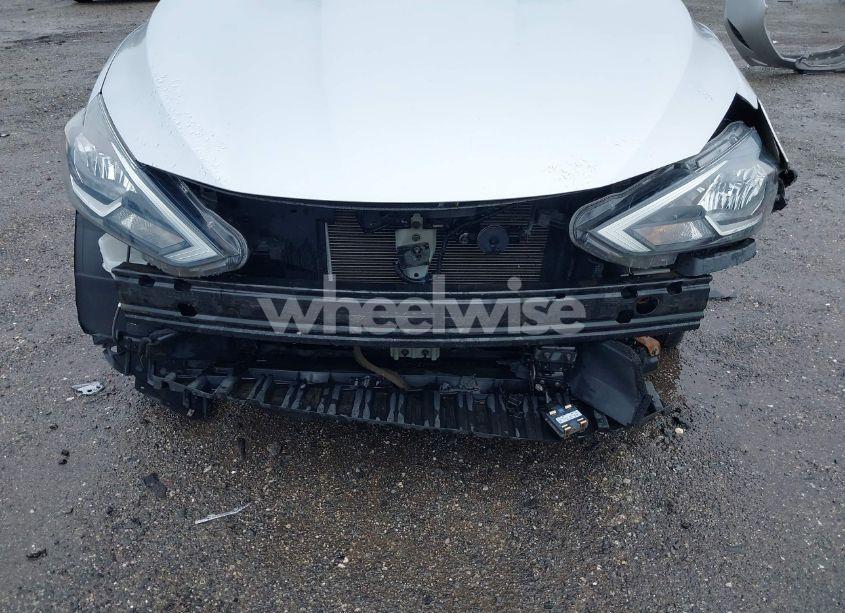 Photo 6 of 2018 Nissan Sentra SV (VIN 3N1AB7APXJY281477)