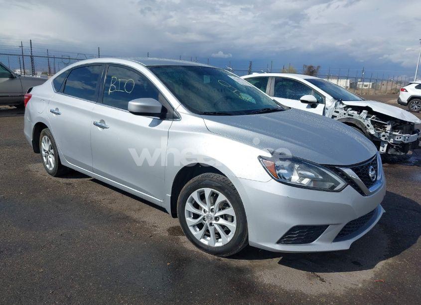 2018 Nissan Sentra SV (VIN 3N1AB7APXJY301758) main photo