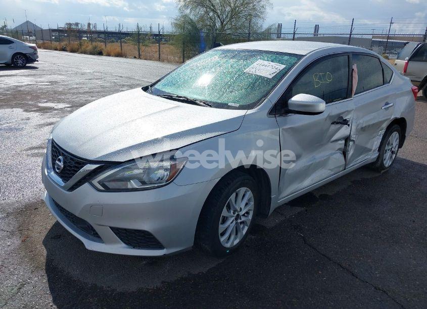 Photo 2 of 2018 Nissan Sentra SV (VIN 3N1AB7APXJY301758)