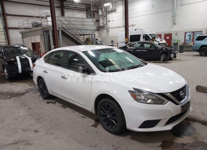 2018 Nissan Sentra S (VIN 3N1AB7APXJY303722) main photo