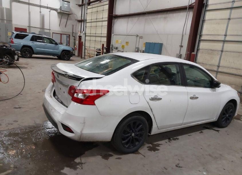 Photo 4 of 2018 Nissan Sentra S (VIN 3N1AB7APXJY303722)