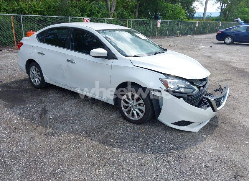 2018 Nissan Sentra SV (VIN 3N1AB7APXJY304451) main photo