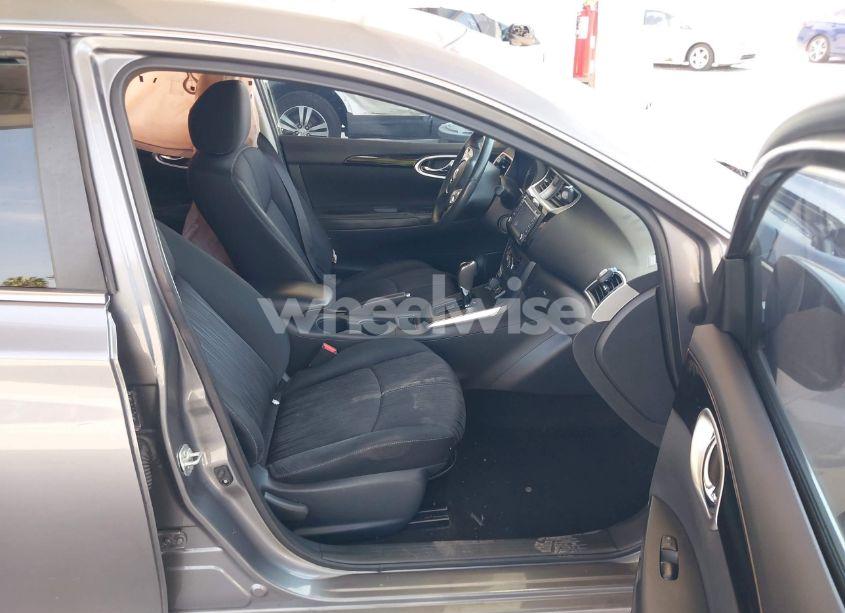 Photo 5 of 2018 Nissan Sentra SV (VIN 3N1AB7APXJY312274)