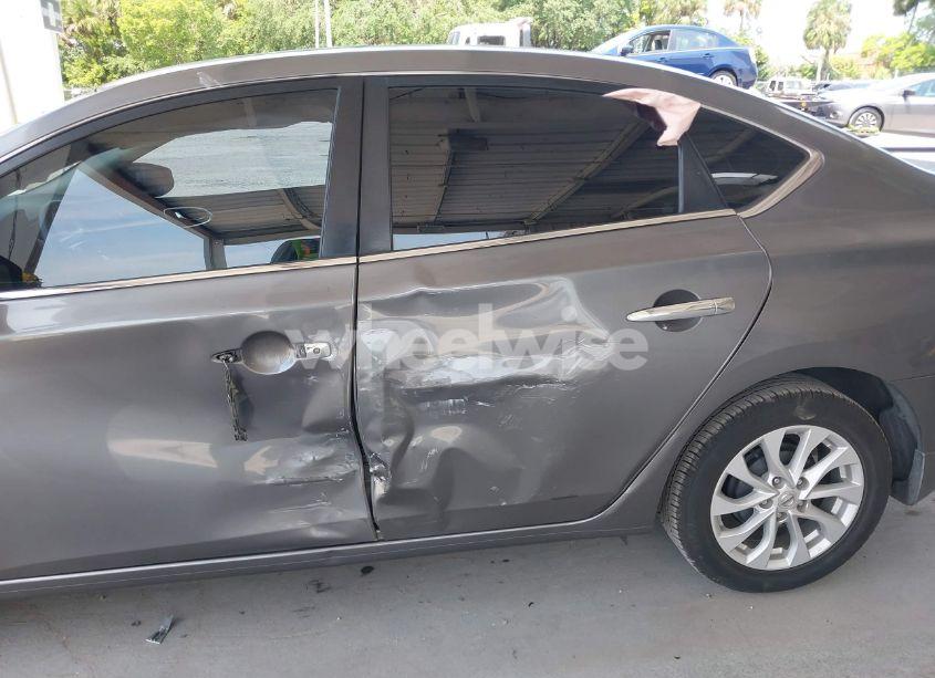 Photo 6 of 2018 Nissan Sentra SV (VIN 3N1AB7APXJY312274)