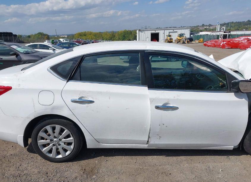 Photo 17 of 2018 Nissan Sentra S (VIN 3N1AB7APXJY323162)