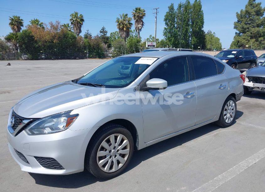 Photo 6 of 2018 Nissan Sentra S (VIN 3N1AB7APXJY325137)