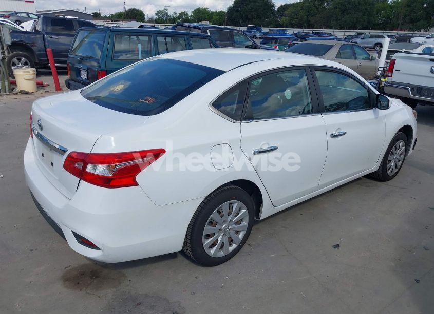 Photo 4 of 2018 Nissan Sentra S (VIN 3N1AB7APXJY325686)