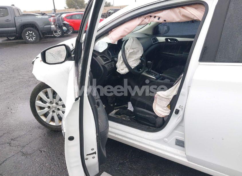 Photo 5 of 2018 Nissan Sentra S (VIN 3N1AB7APXJY337529)