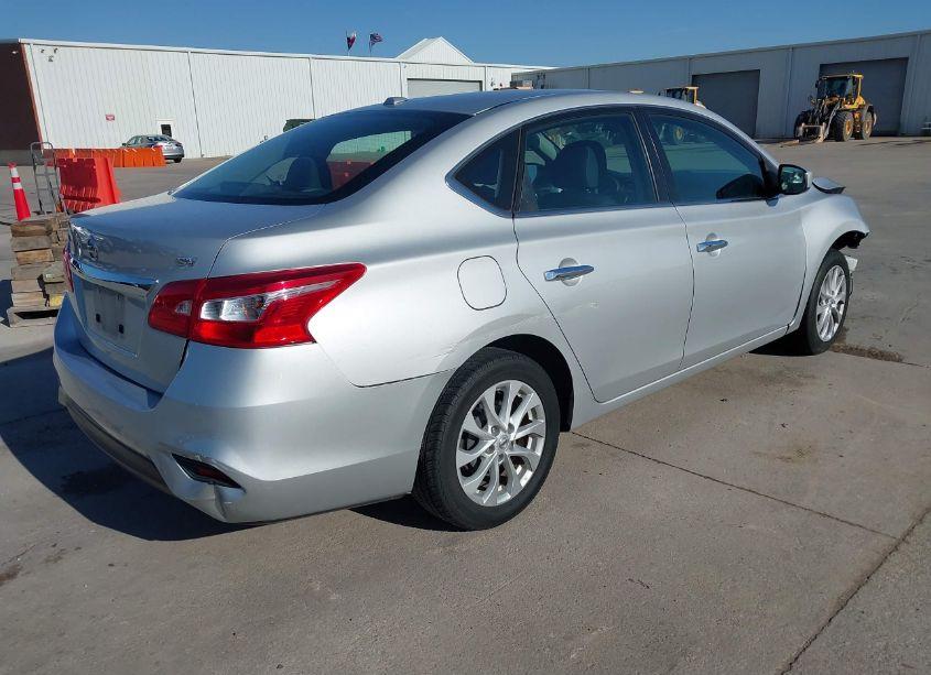 Photo 4 of 2019 Nissan Sentra SV (VIN 3N1AB7APXKL612797)