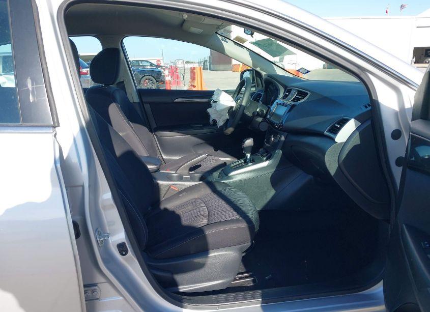 Photo 5 of 2019 Nissan Sentra SV (VIN 3N1AB7APXKL612797)