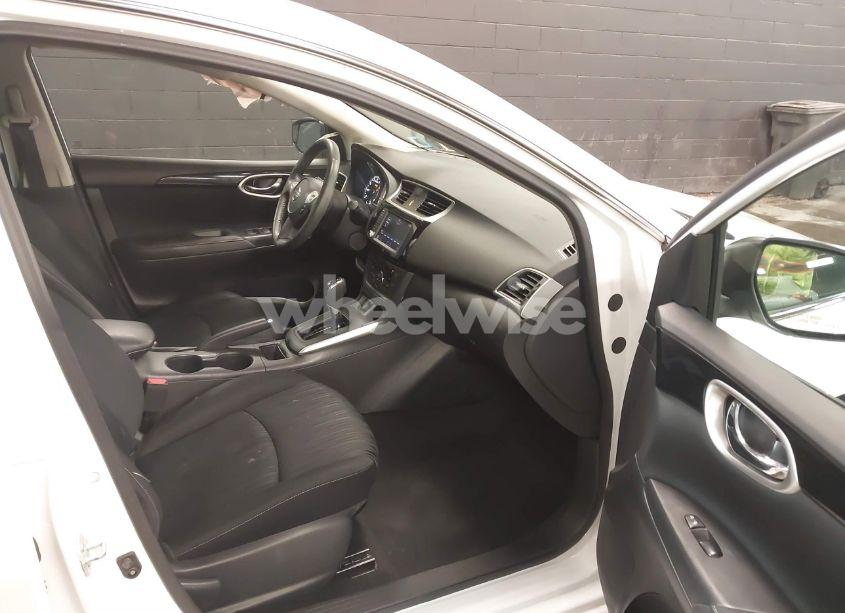 Photo 5 of 2019 Nissan Sentra SV (VIN 3N1AB7APXKY239831)