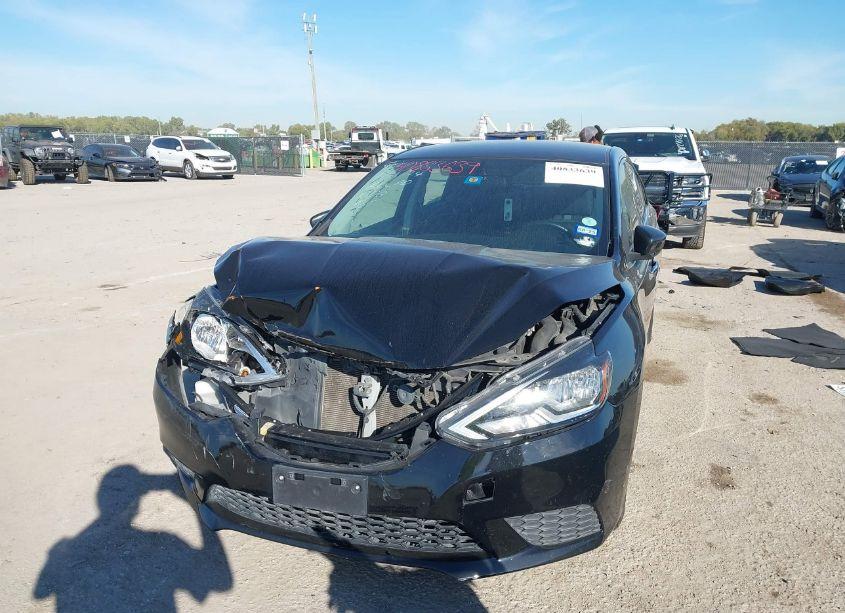 Photo 2 of 2019 Nissan Sentra SV (VIN 3N1AB7APXKY245466)