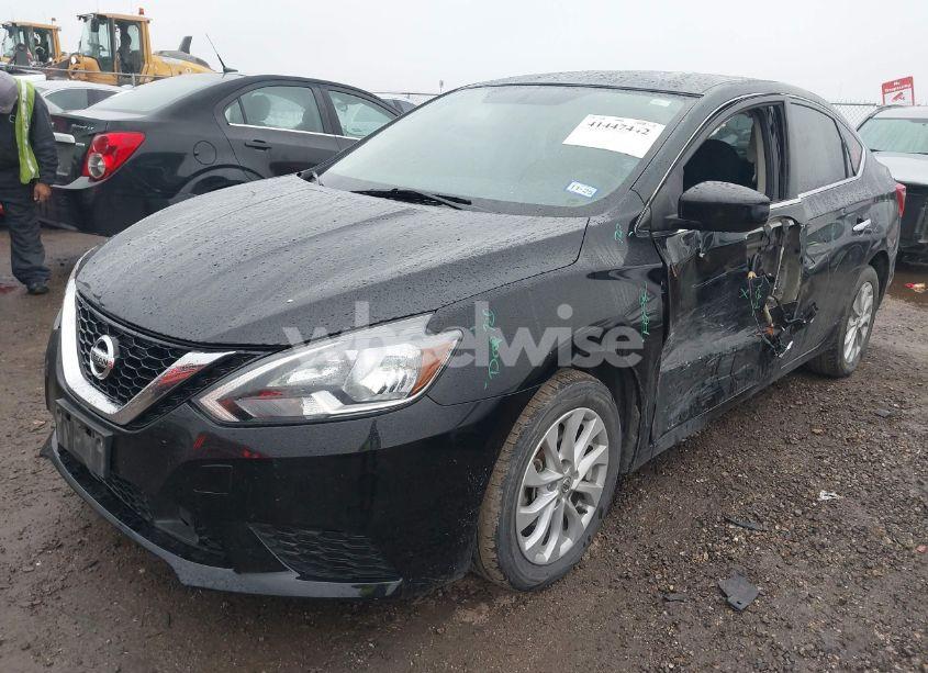 Photo 2 of 2019 Nissan Sentra SV (VIN 3N1AB7APXKY297695)