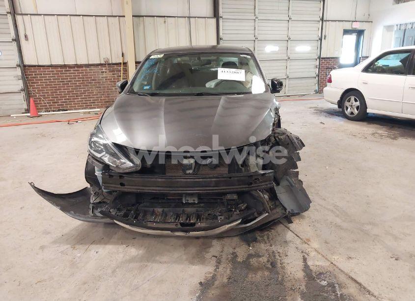 Photo 12 of 2019 Nissan Sentra SR (VIN 3N1AB7APXKY367163)