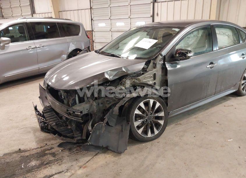 Photo 6 of 2019 Nissan Sentra SR (VIN 3N1AB7APXKY367163)