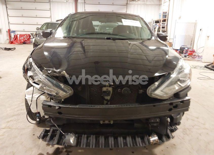 Photo 6 of 2019 Nissan Sentra SR (VIN 3N1AB7APXKY401117)