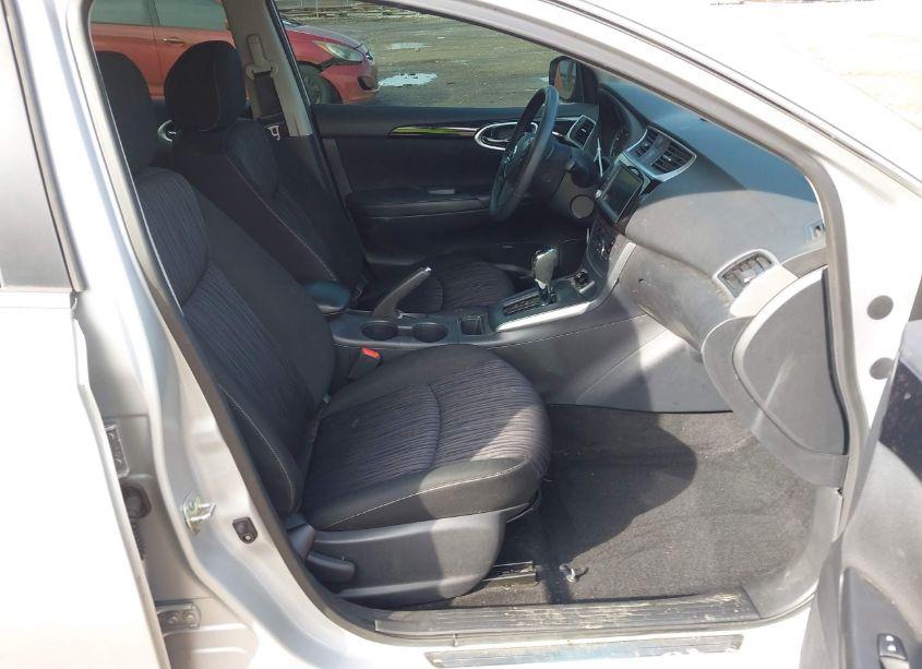 Photo 5 of 2019 Nissan Sentra SV (VIN 3N1AB7APXKY439723)