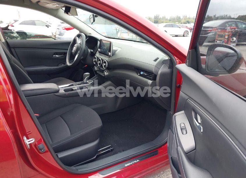 Photo 5 of 2022 Nissan Sentra SV XTRONIC CVT (VIN 3N1AB8CV0NY208965)