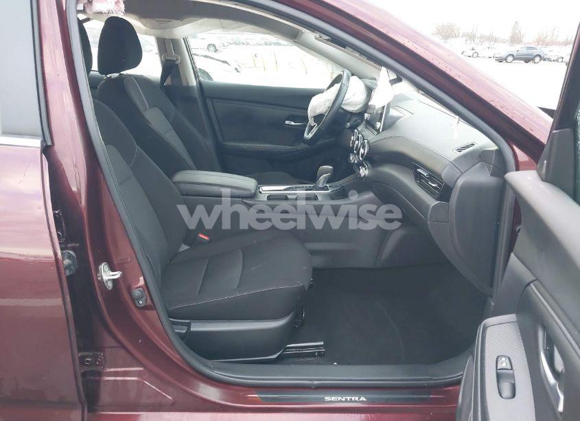 Photo 5 of 2022 Nissan Sentra SV XTRONIC CVT (VIN 3N1AB8CV0NY230979)