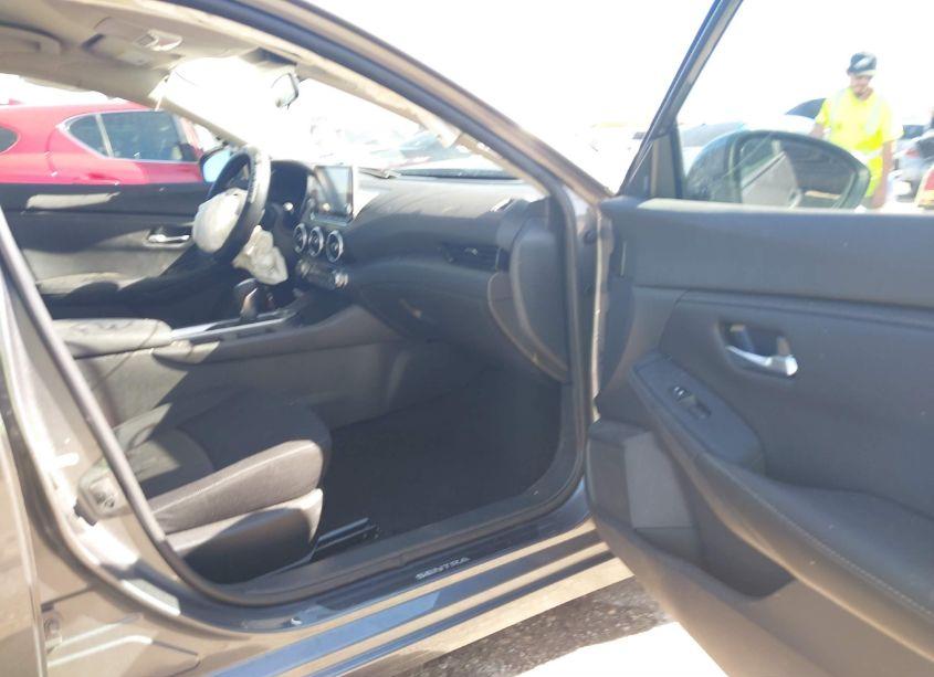 Photo 5 of 2022 Nissan Sentra SV XTRONIC CVT (VIN 3N1AB8CV0NY312338)