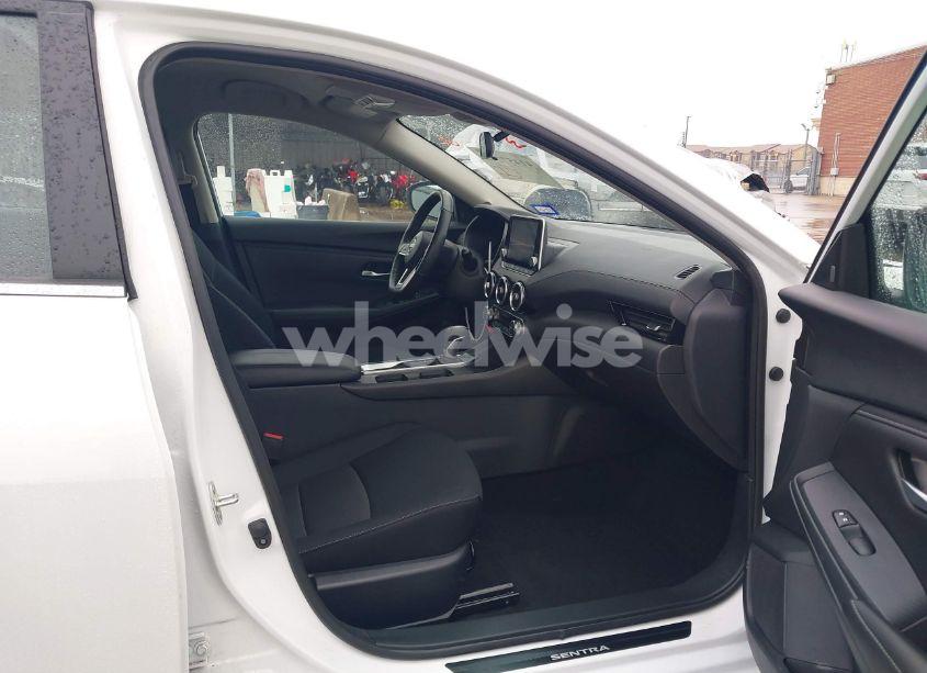 Photo 5 of 2024 Nissan Sentra SV XTRONIC CVT (VIN 3N1AB8CV0RY281078)