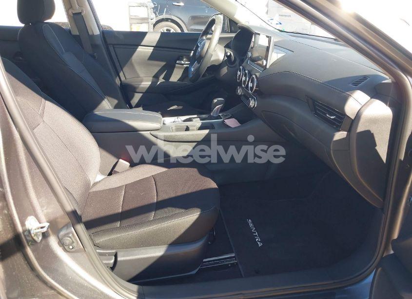 Photo 5 of 2025 Nissan Sentra SV (VIN 3N1AB8CV0SY271804)