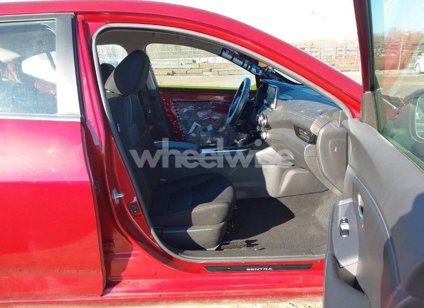 Photo 5 of 2022 Nissan Sentra SV XTRONIC CVT (VIN 3N1AB8CV1NY301400)