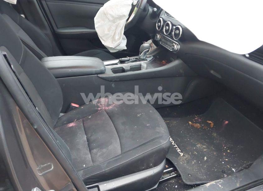 Photo 5 of 2022 Nissan Sentra SV XTRONIC CVT (VIN 3N1AB8CV1NY318553)