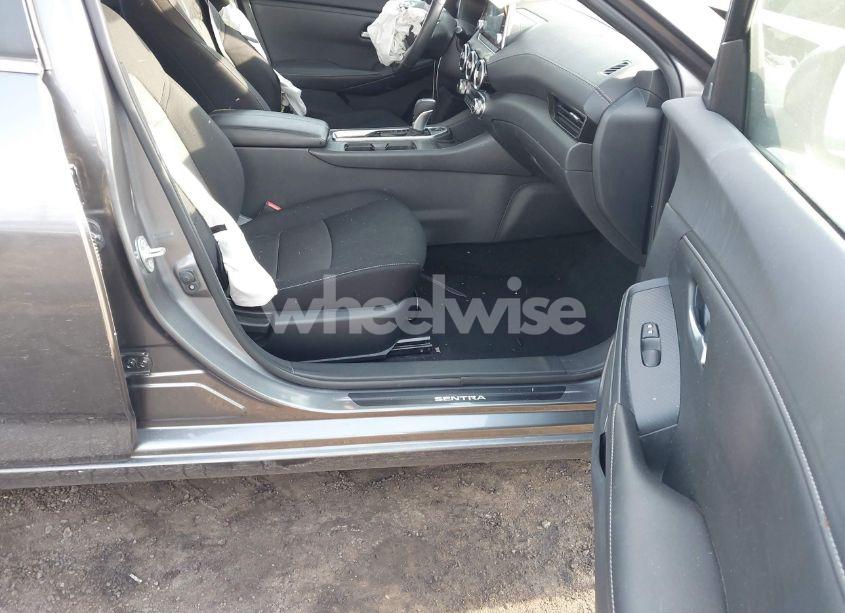 Photo 5 of 2022 Nissan Sentra SV XTRONIC CVT (VIN 3N1AB8CV2NY215206)