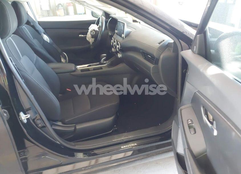 Photo 5 of 2022 Nissan Sentra SV XTRONIC CVT (VIN 3N1AB8CV2NY236511)