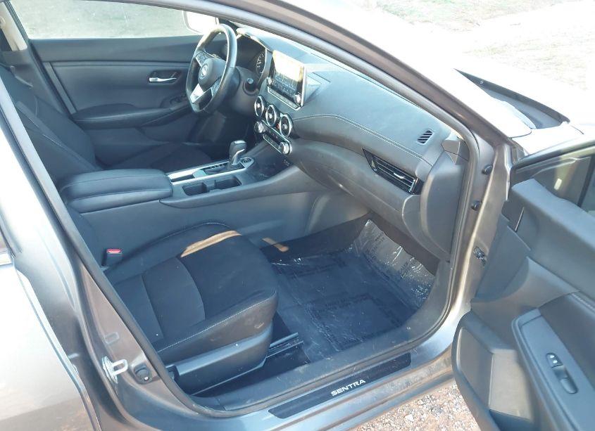 Photo 5 of 2022 Nissan Sentra SV XTRONIC CVT (VIN 3N1AB8CV2NY297521)