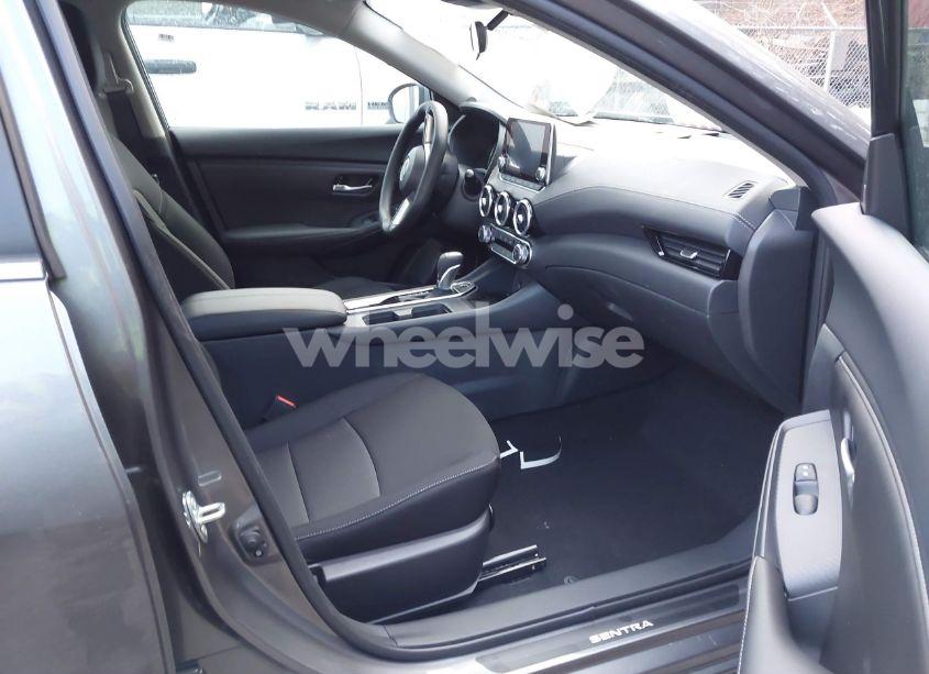 Photo 5 of 2025 Nissan Sentra SV (VIN 3N1AB8CV2SY218845)