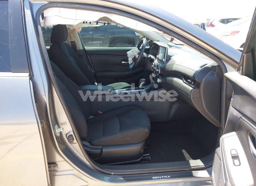 Photo 5 of 2022 Nissan Sentra SV XTRONIC CVT (VIN 3N1AB8CV3NY299536)