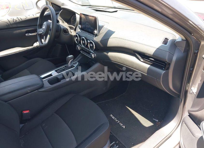 Photo 5 of 2025 Nissan Sentra SV (VIN 3N1AB8CV3SY305914)