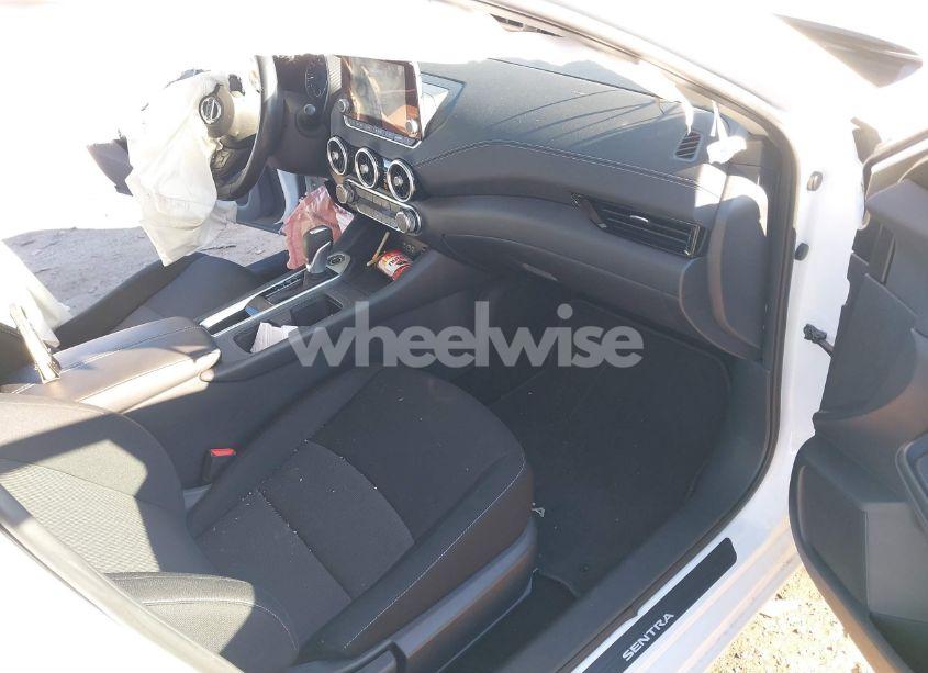 Photo 5 of 2022 Nissan Sentra SV XTRONIC CVT (VIN 3N1AB8CV5NY273925)