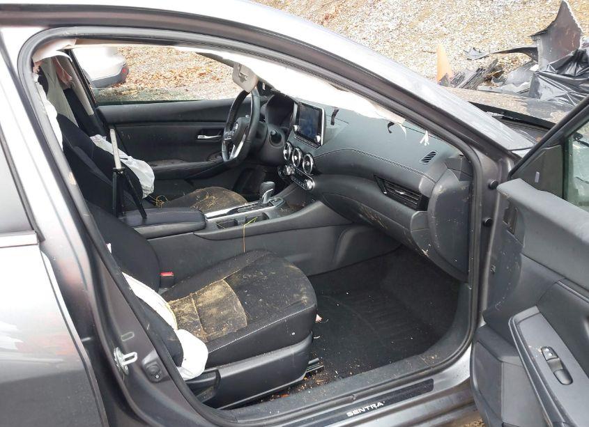 Photo 5 of 2022 Nissan Sentra SV XTRONIC CVT (VIN 3N1AB8CV5NY294239)