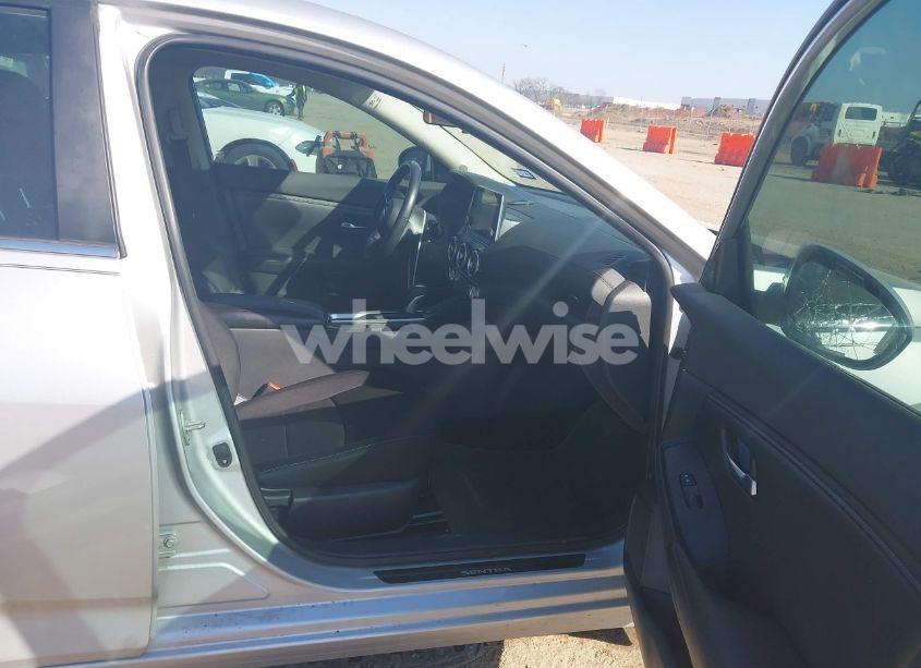 Photo 5 of 2021 Nissan Sentra SV XTRONIC CVT (VIN 3N1AB8CV6MY261281)