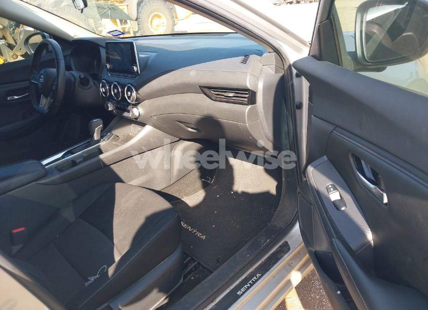 Photo 5 of 2022 Nissan Sentra SV XTRONIC CVT (VIN 3N1AB8CV6NY230923)