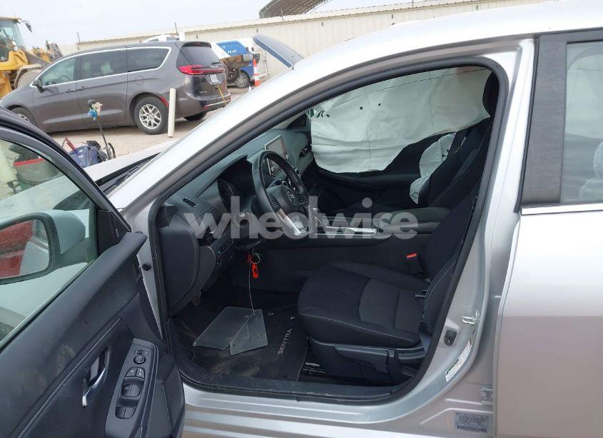 Photo 5 of 2022 Nissan Sentra SV XTRONIC CVT (VIN 3N1AB8CV6NY254428)