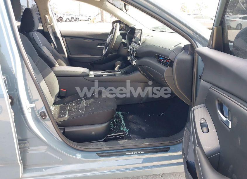 Photo 5 of 2025 Nissan Sentra SV (VIN 3N1AB8CV6SY228567)