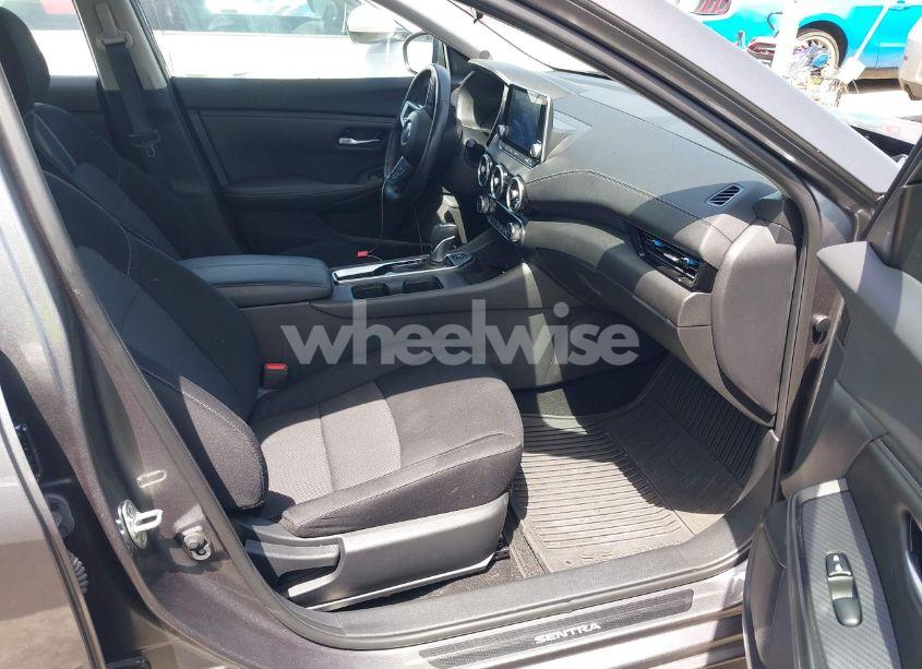 Photo 5 of 2021 Nissan Sentra SV XTRONIC CVT (VIN 3N1AB8CV8MY305166)