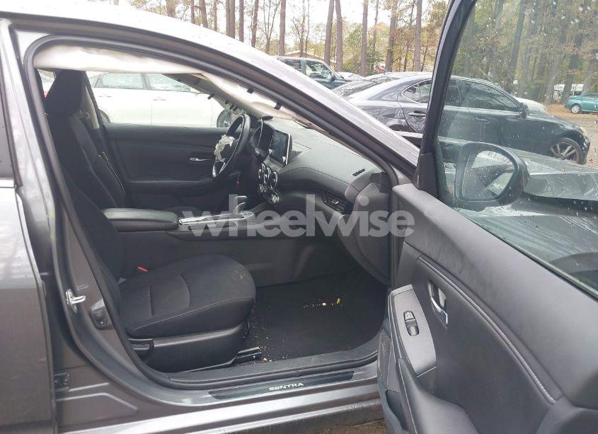 Photo 5 of 2022 Nissan Sentra SV XTRONIC CVT (VIN 3N1AB8CV8NY313205)